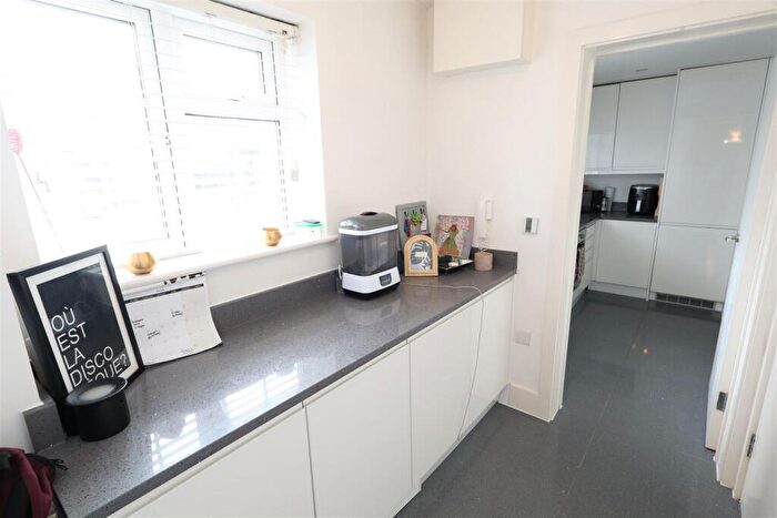 Studio To Rent In Bank Court, Hemel Hempstead, HP1