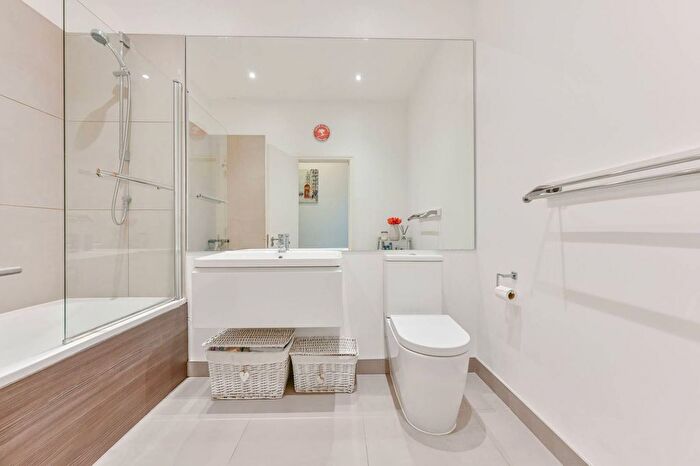 1 Bedroom Flat For Sale In Ambleside Avenue, Streatham Park, London, SW16