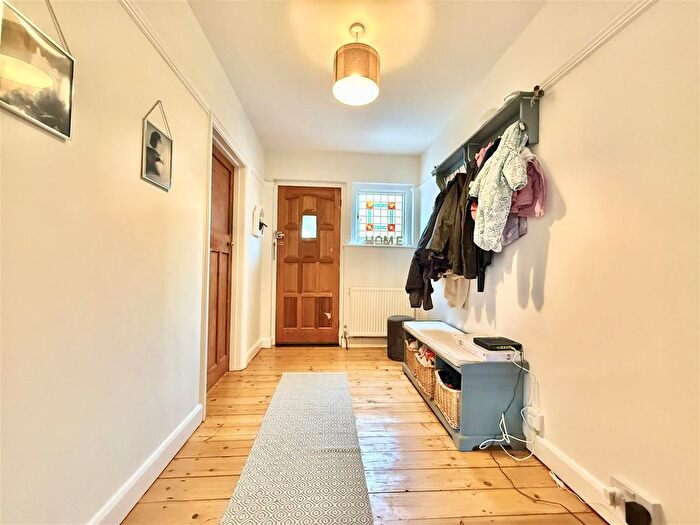 3 Bedroom Semi-Detached House For Sale In Baysham Street, Hereford, HR4 - Photo 2