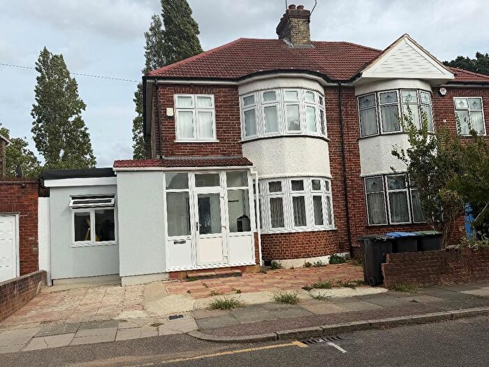 3 Bedroom Property To Rent In Pentyre Avenue, London, N18