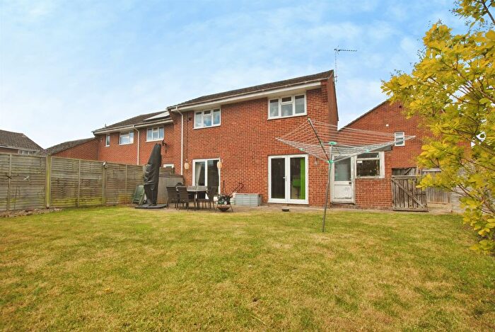 3 Bedroom Semi-Detached House For Sale In Saw Close, Chalgrove, Oxford, OX44