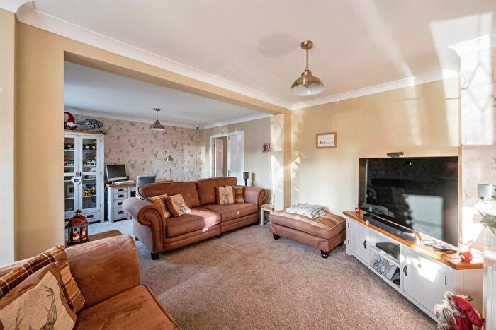 3 Bedroom Detached House For Sale In Willowmead Close, Scunthorpe, DN15