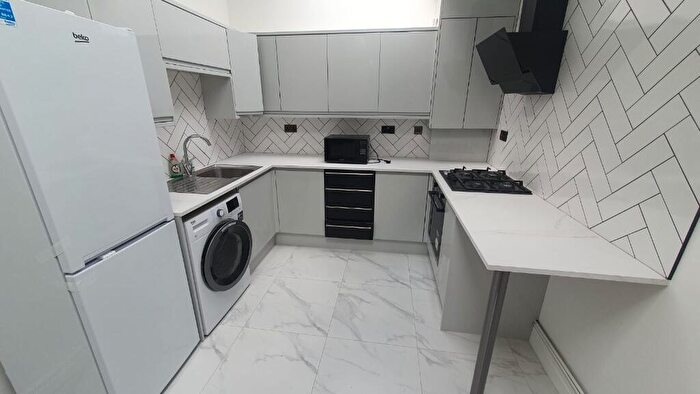 2 Bedroom Flat To Rent In Albany Road, Cardiff(City), CF24