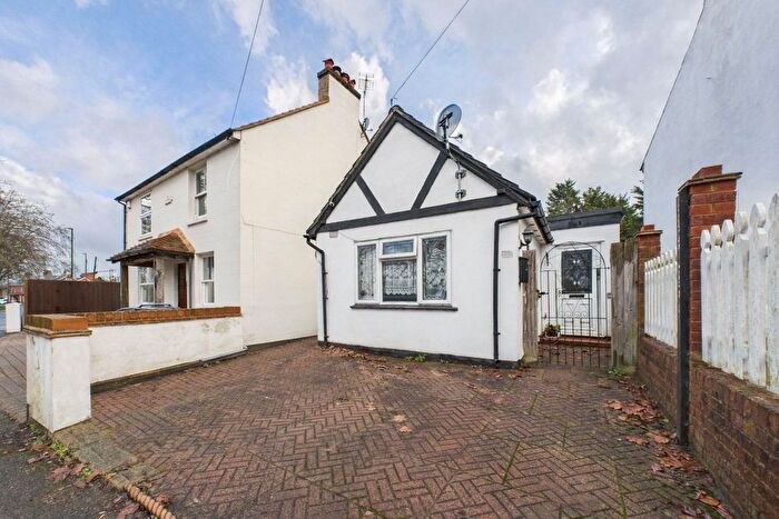 3 Bedroom Bungalow For Sale In Shawfield Road, Ash, Aldershot, Surrey, GU12