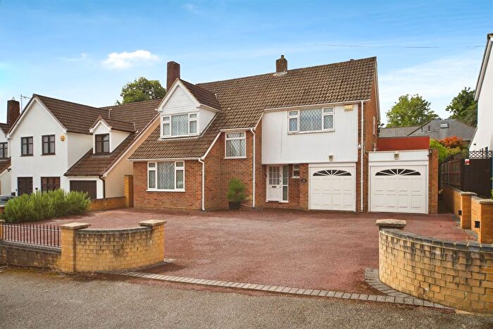 4 Bedroom Detached House For Sale In Woodstock Road, Broxbourne, EN10