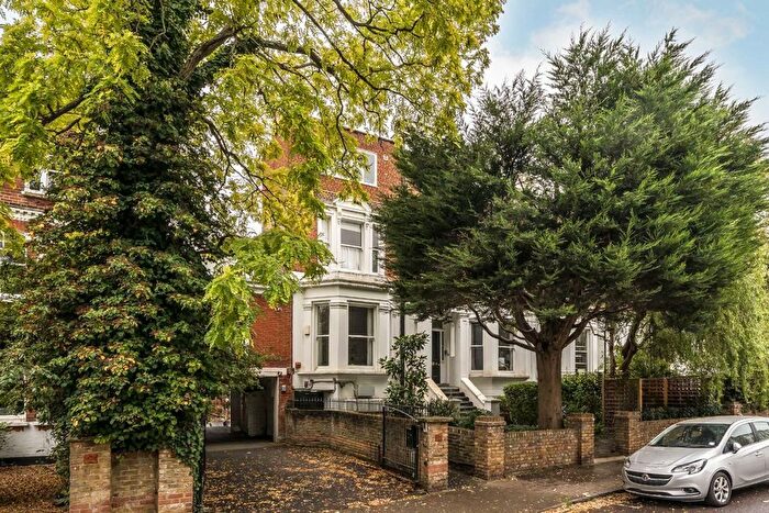 1 Bedroom Flat For Sale In Trinity Crescent, Tooting, SW17