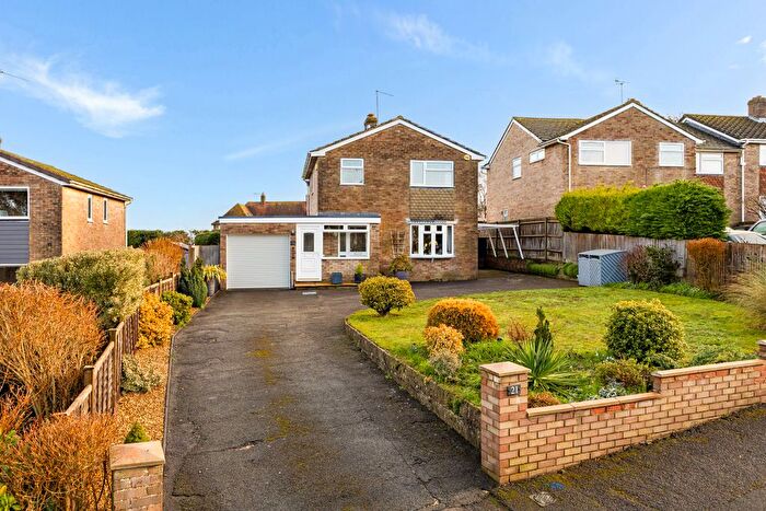 3 Bedroom Detached House For Sale In Homefield Way, Hungerford, RG17