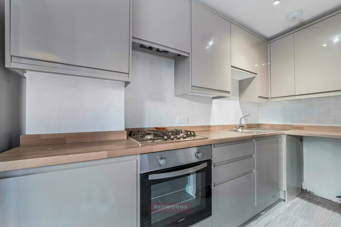 1 Bedroom Flat To Rent In Old Windsor, SL4