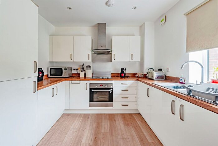 1 Bedroom Flat For Sale In North Road, Crawley, RH10