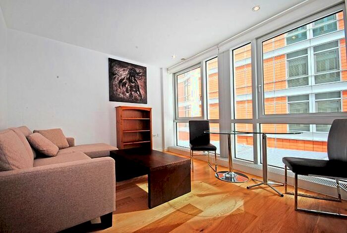 Studio To Rent In Fairmont Avenue, London, E14