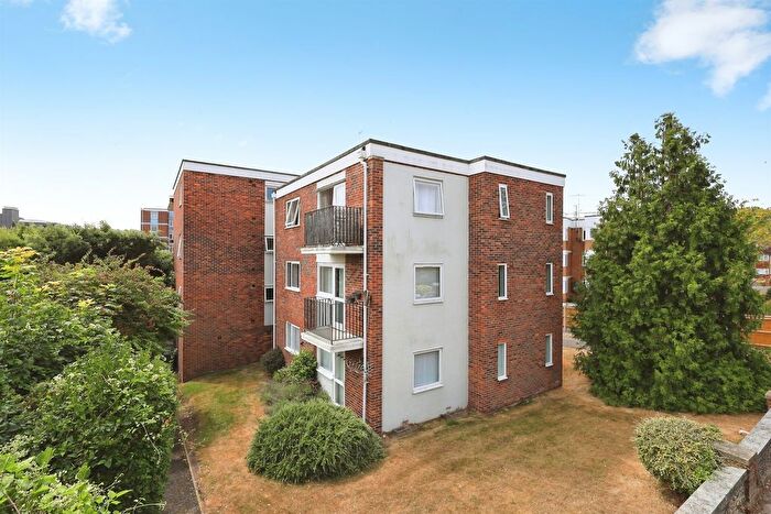 2 Bedroom Flat For Sale In Selwyn Road, Eastbourne, BN21