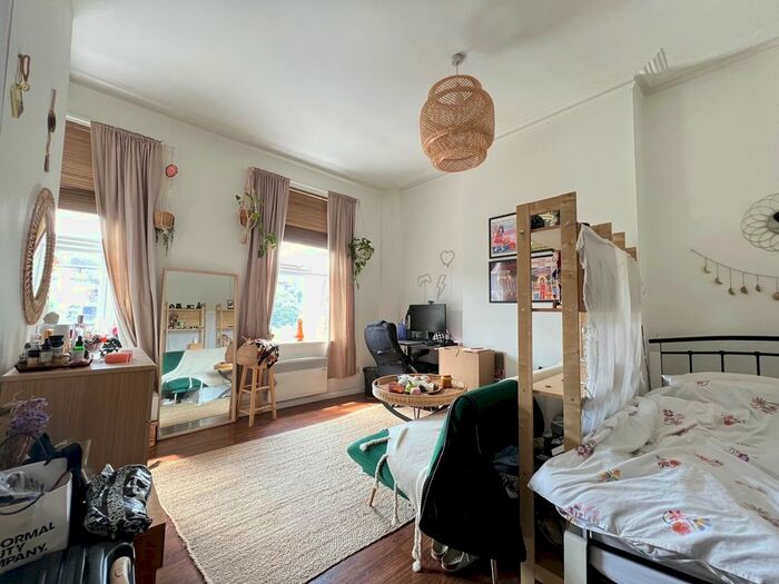 Studio To Rent In Holloway Road, London, N7