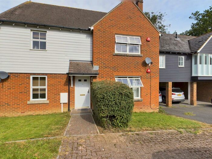 2 Bedroom Maisonette To Rent In Winter Gardens, Southgate, RH11