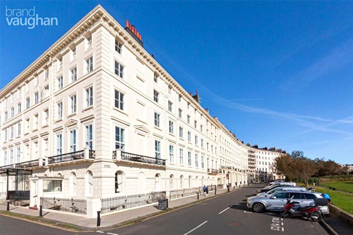 Flat To Rent In Adelaide Crescent, Hove, BN3