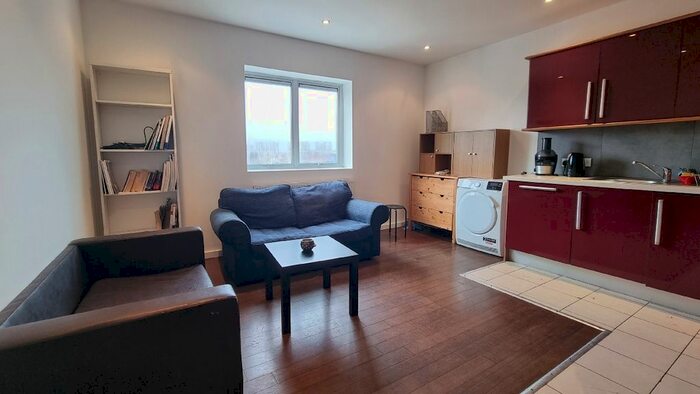 3 Bedroom Flat To Rent In Treadway Street, London, Haggerston, E2