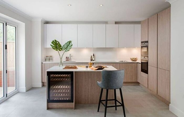 2 Bedroom Flat For Sale In Eldon Court, South Norwood, SE25