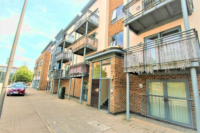 2 Bedroom Flat To Rent In Quayside Drive, Colchester, Essex, CO2