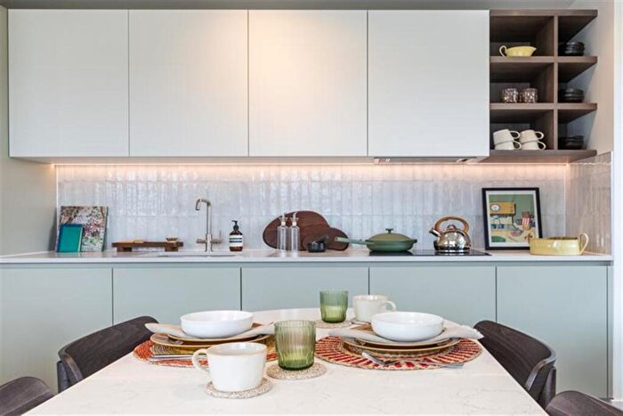 1 Bedroom Apartment To Rent In Avoitor Drive, London, NW2