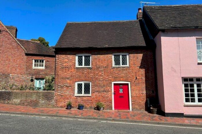 2 Bedroom Property To Rent In High Street, Uckfield, TN22