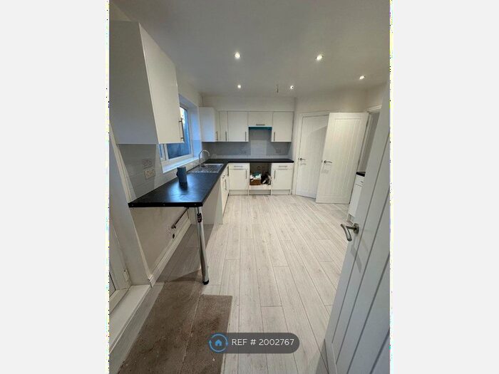 5 Bedroom Terraced House To Rent In New Park Estate, Doncaster, DN7