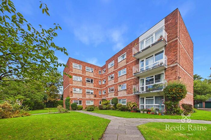 2 Bedroom Apartment To Rent In Willow Bank, Manchester, Greater Manchester, M14