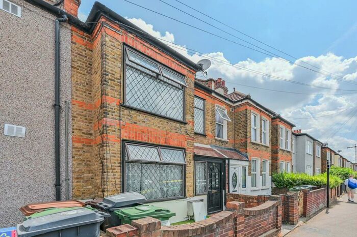 3 Bedroom Terraced House To Rent In Fulbourne Road, London, , Walthamstow, London, E17