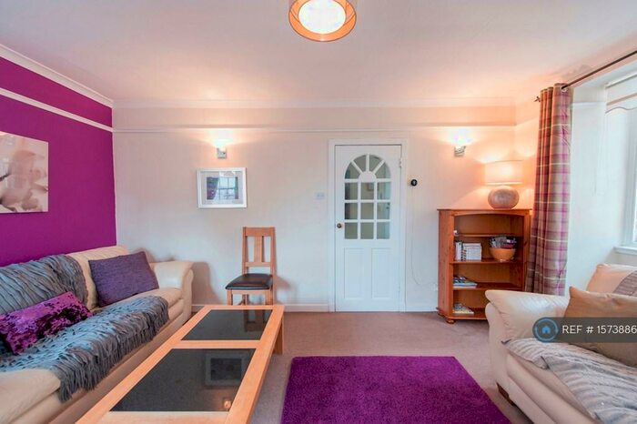 2 Bedroom Flat To Rent In Lawnmarket, Edinburgh, EH1