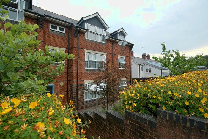 2 Bedroom Flat To Rent In London Street, Andover, SP10