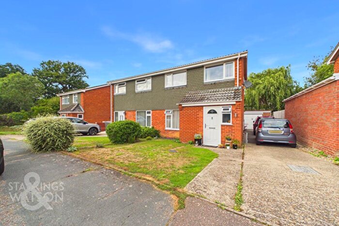 3 Bedroom Semi-Detached House For Sale In Kestrel Close, Mulbarton, Norwich, NR14
