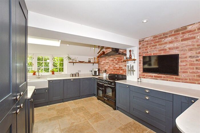 4 Bedroom Cottage For Sale In Lenham Road, Headcorn, Maidstone, Kent, TN27