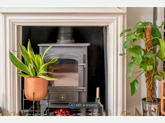 1 Bedroom Flat To Rent In Penton Place, London, SE17