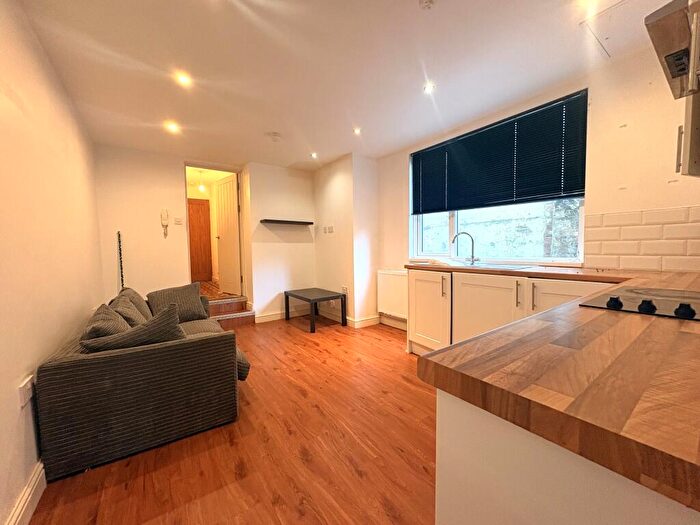 1 Bedroom Flat To Rent In Penylan Road, Roath, Cardiff, CF24