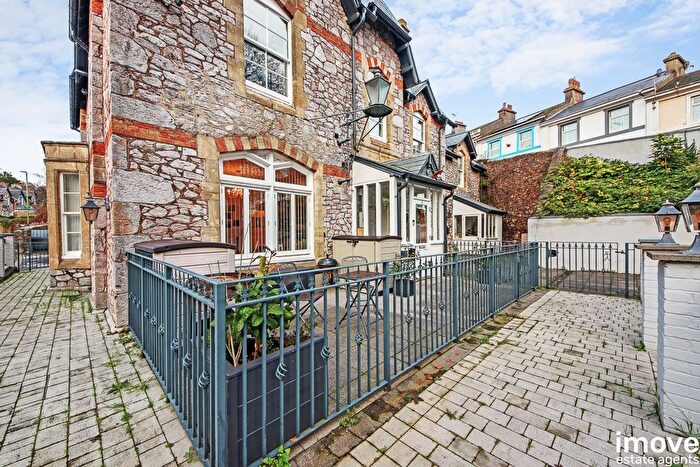 2 Bedroom Flat For Sale In Ellacombe Road, Torquay, TQ1