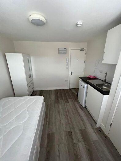 Studio To Rent In Ashwood Road, Potters Bar, EN6