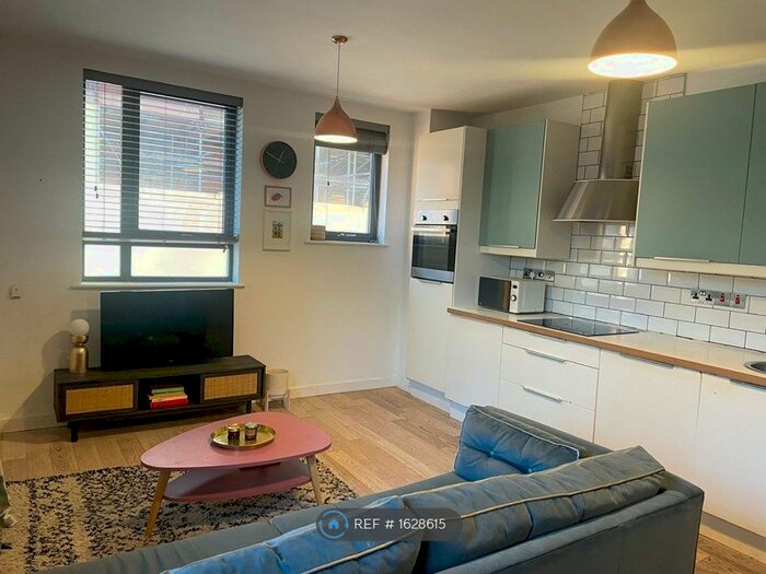 2 Bedroom Flat To Rent In Blantyre Street, Manchester, M15
