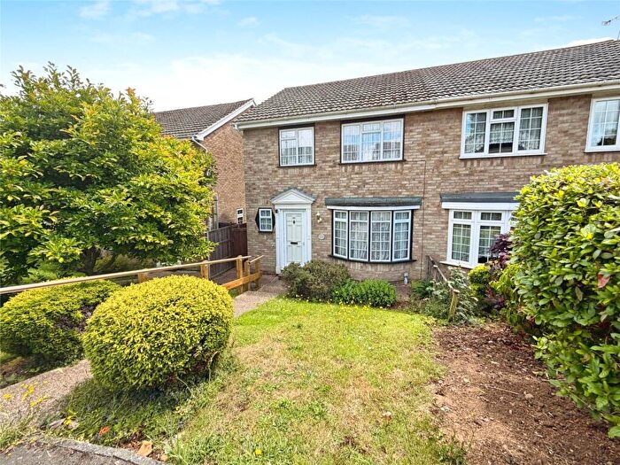 3 Bedroom End Of Terrace House For Sale In Castle Road, Maidstone, Kent, ME16