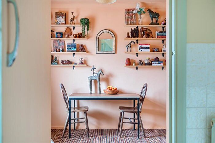 3 Bedroom Terraced House For Sale In Plains Avenue, Maidstone, ME15 - Photo 4