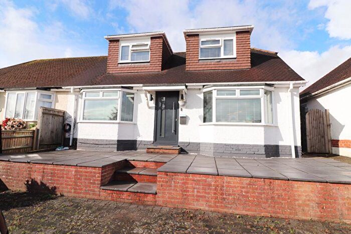 4 Bedroom Semi-Detached House For Sale In Vale Avenue, Findon Valley, Worthing, BN14