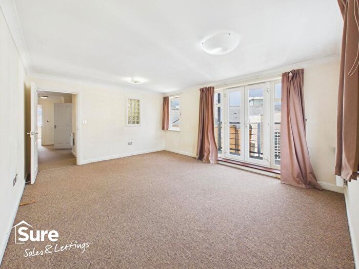 2 Bedroom Apartment For Sale In The Spires, Selden Hill, Hemel Hempstead, Hertfordshire, HP2