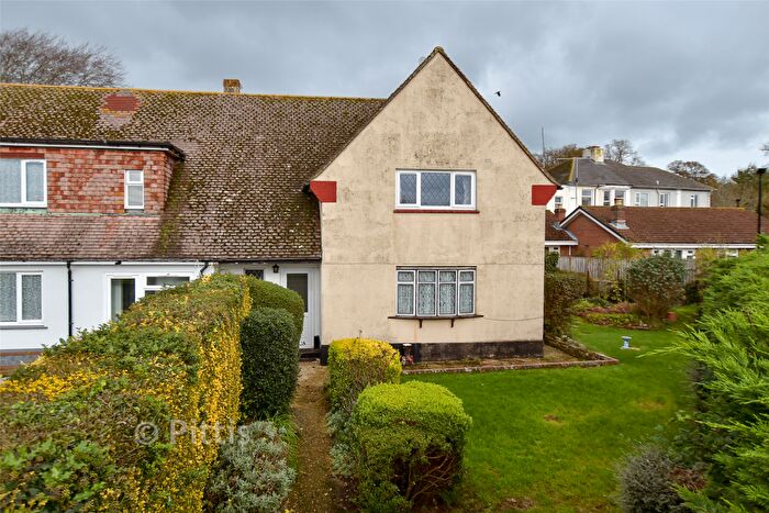 3 Bedroom Semi Detached House For Sale In South Bank Road, East Cowes, Isle Of Wight, PO32
