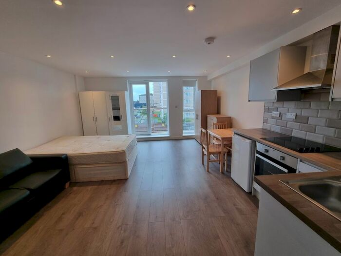 Studio To Rent In Brent Street, Hendon, London, NW4