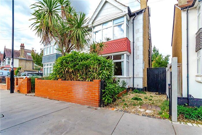 5 Bedroom Semi-Detached House For Sale In Bingham Road, Croydon, CR0
