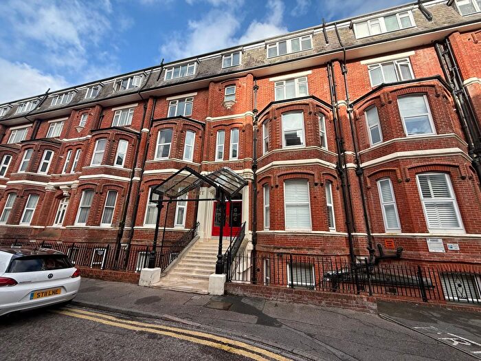 2 Bedroom Flat To Rent In Durley Gardens, Bournemouth, BH2