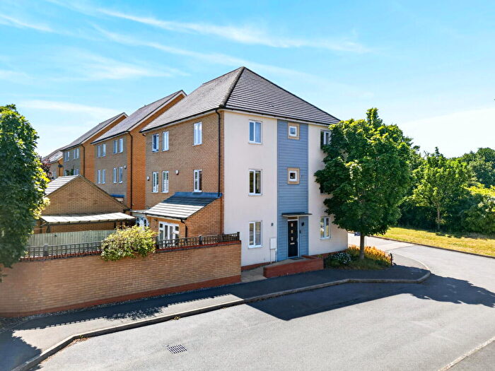 4 Bedroom Semi Detached House For Sale In Carter Grove, Wolverton, Milton Keynes, MK12