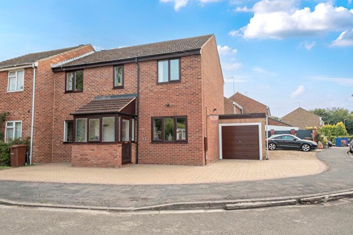 3 Bedroom Semi Detached House For Sale In Banbury, Oxfordshire, OX16