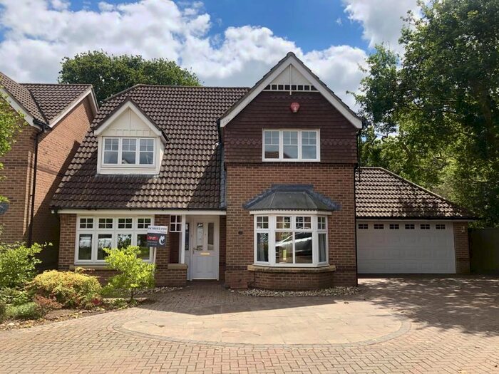 4 Bedroom Detached House To Rent In Paddock Gardens, Lymington, Hampshire, SO41