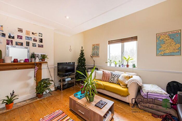 2 Bedroom Flat To Rent In Mapesbury Road, Brondesbury, NW2