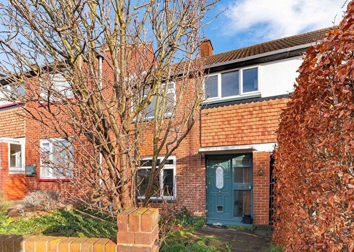 3 Bedroom Detached House For Sale In Leigh Orchard Close, London, SW16