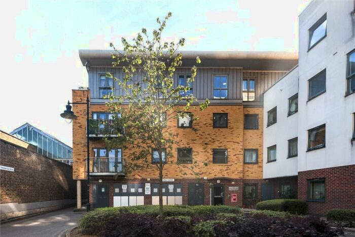 2 Bedroom Flat To Rent In Edward Heylyn House, Thomas Fyre Drive, Bow, London, E3