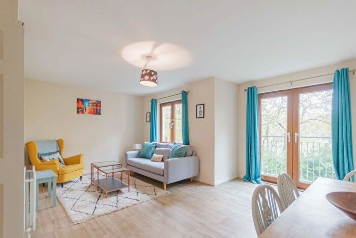 2 Bedroom Flat To Rent In Northcote Street, Edinburgh, EH11